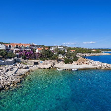 Apartmani Nikola Zastražišće المظهر الخارجي الصورة