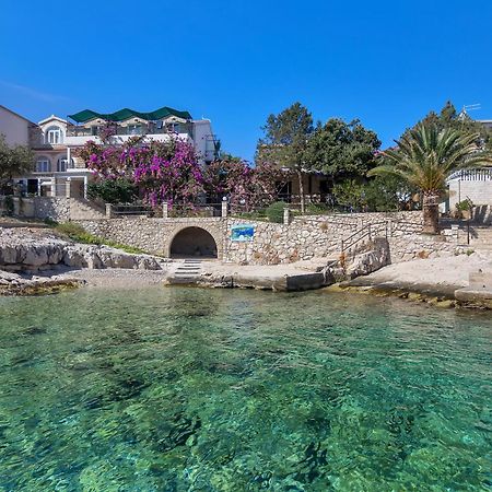 Apartmani Nikola Zastražišće المظهر الخارجي الصورة