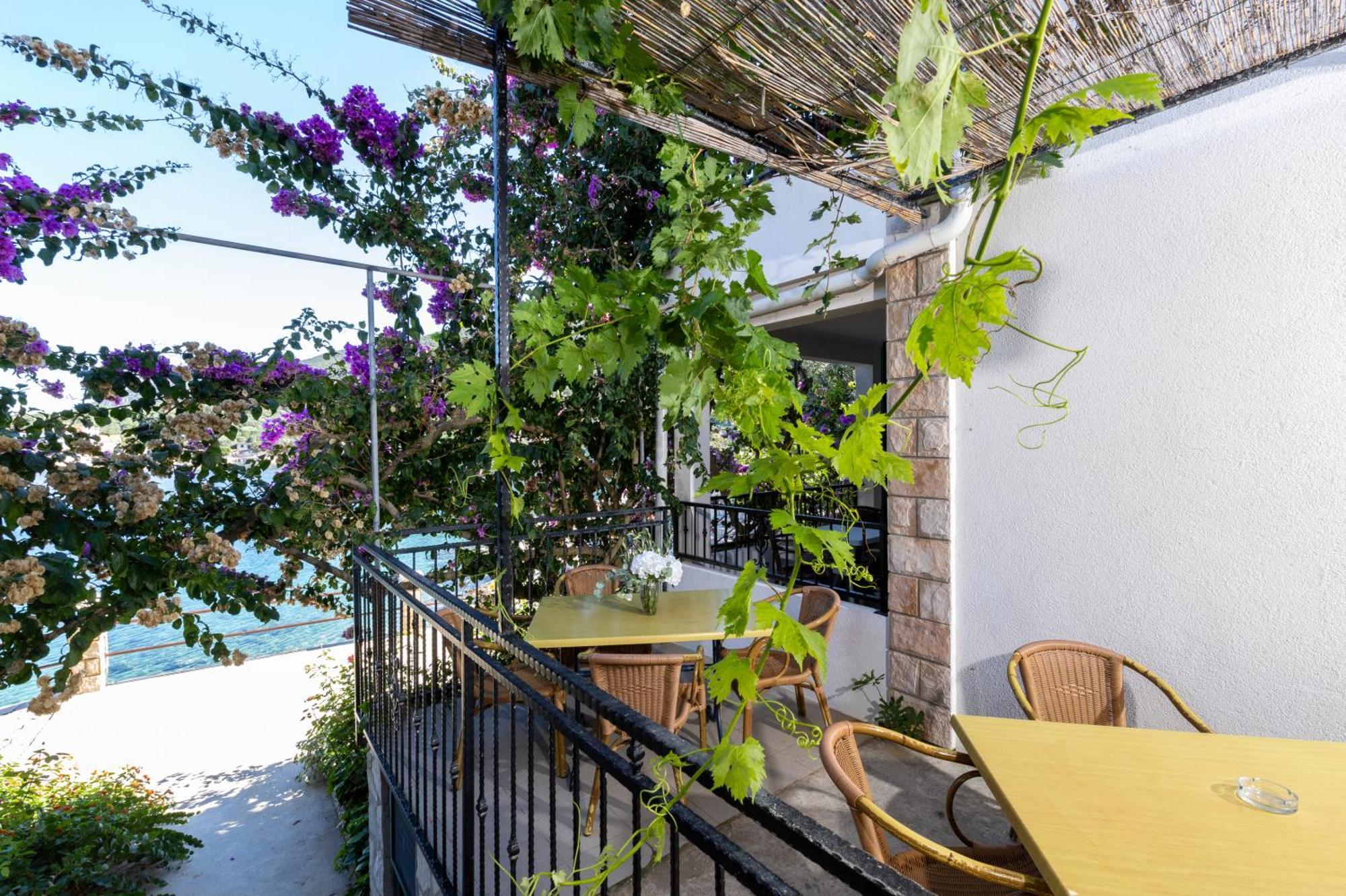 Apartmani Nikola Zastražišće المظهر الخارجي الصورة