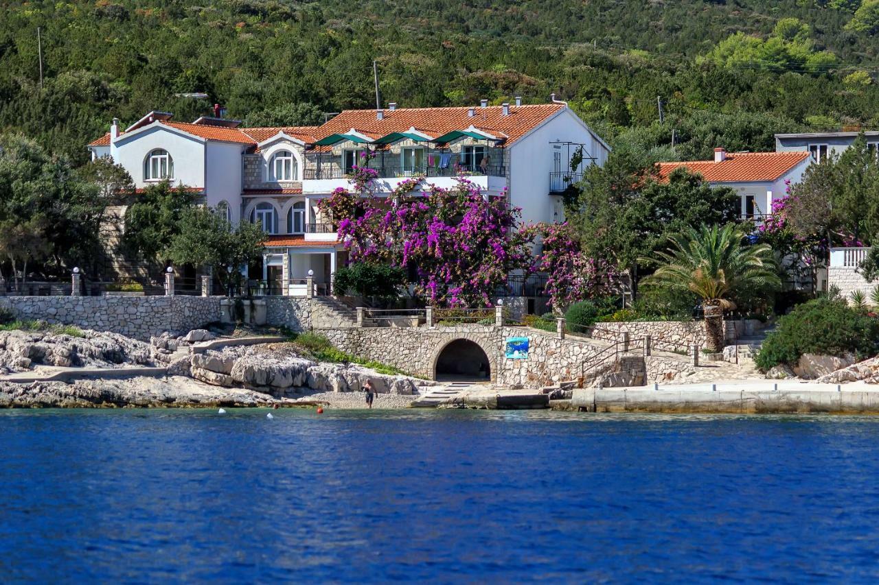 Apartmani Nikola Zastražišće المظهر الخارجي الصورة