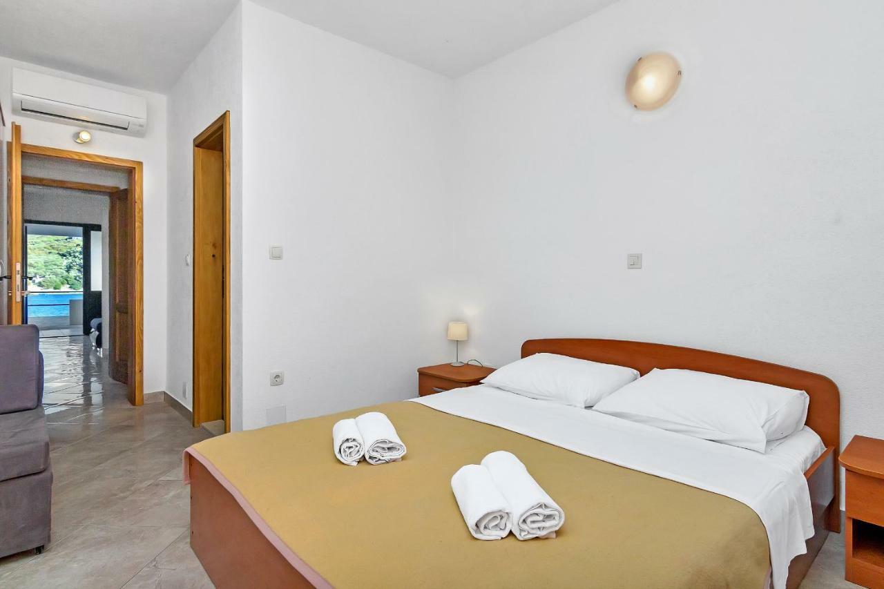 Apartmani Nikola Zastražišće المظهر الخارجي الصورة