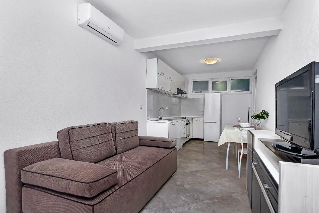 Apartmani Nikola Zastražišće المظهر الخارجي الصورة