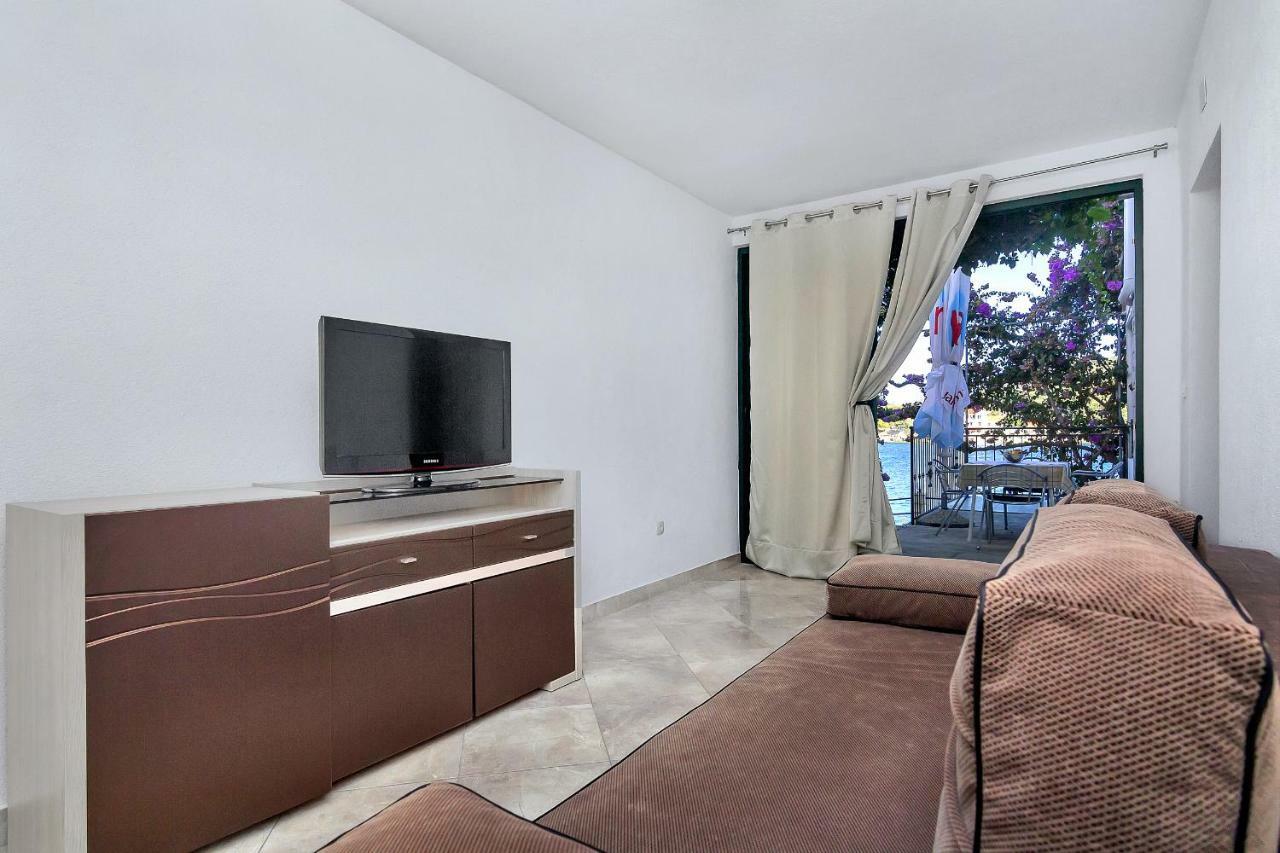 Apartmani Nikola Zastražišće المظهر الخارجي الصورة