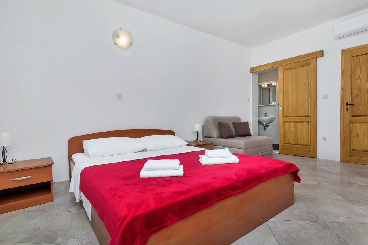 Apartmani Nikola Zastražišće المظهر الخارجي الصورة