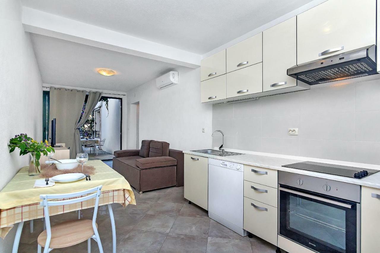 Apartmani Nikola Zastražišće المظهر الخارجي الصورة
