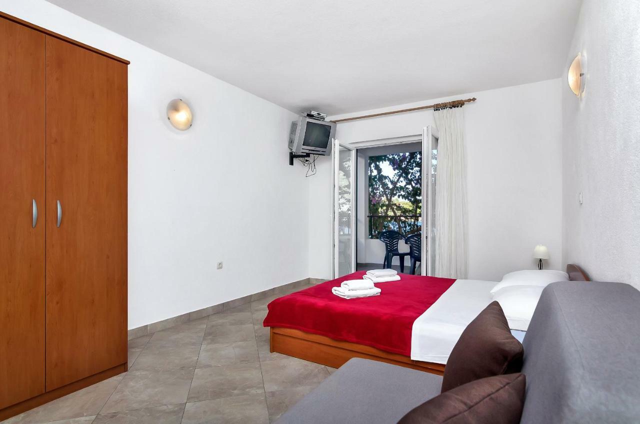 Apartmani Nikola Zastražišće المظهر الخارجي الصورة