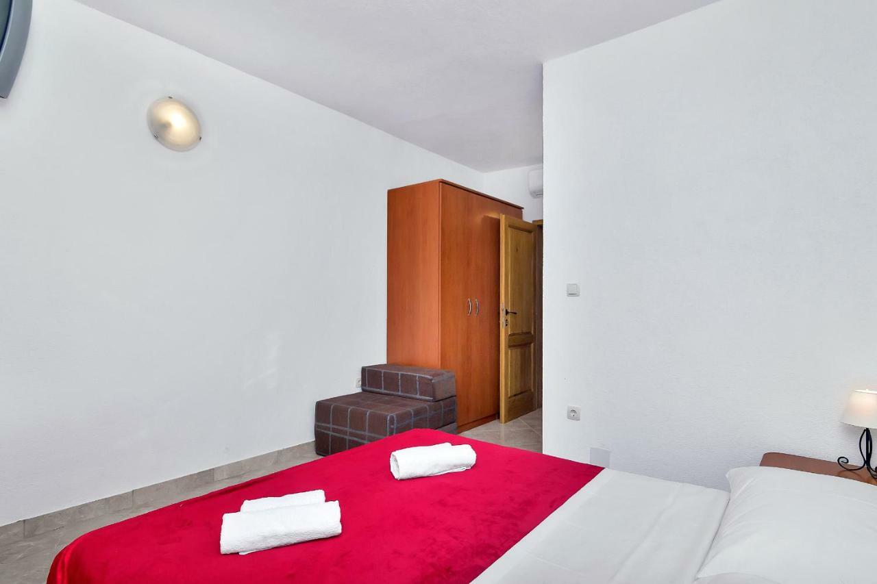 Apartmani Nikola Zastražišće المظهر الخارجي الصورة