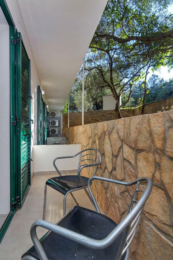 Apartmani Nikola Zastražišće المظهر الخارجي الصورة