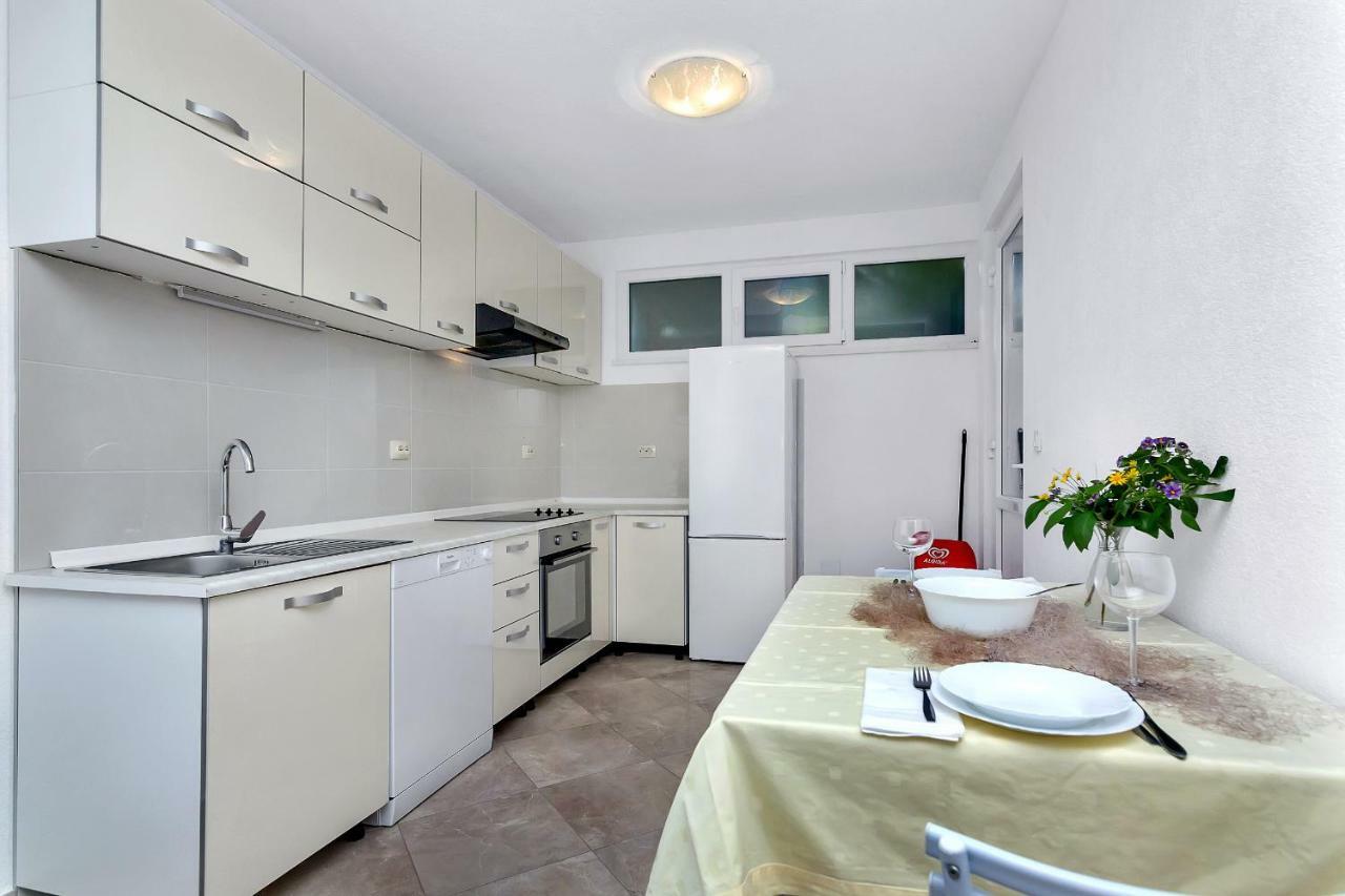 Apartmani Nikola Zastražišće المظهر الخارجي الصورة