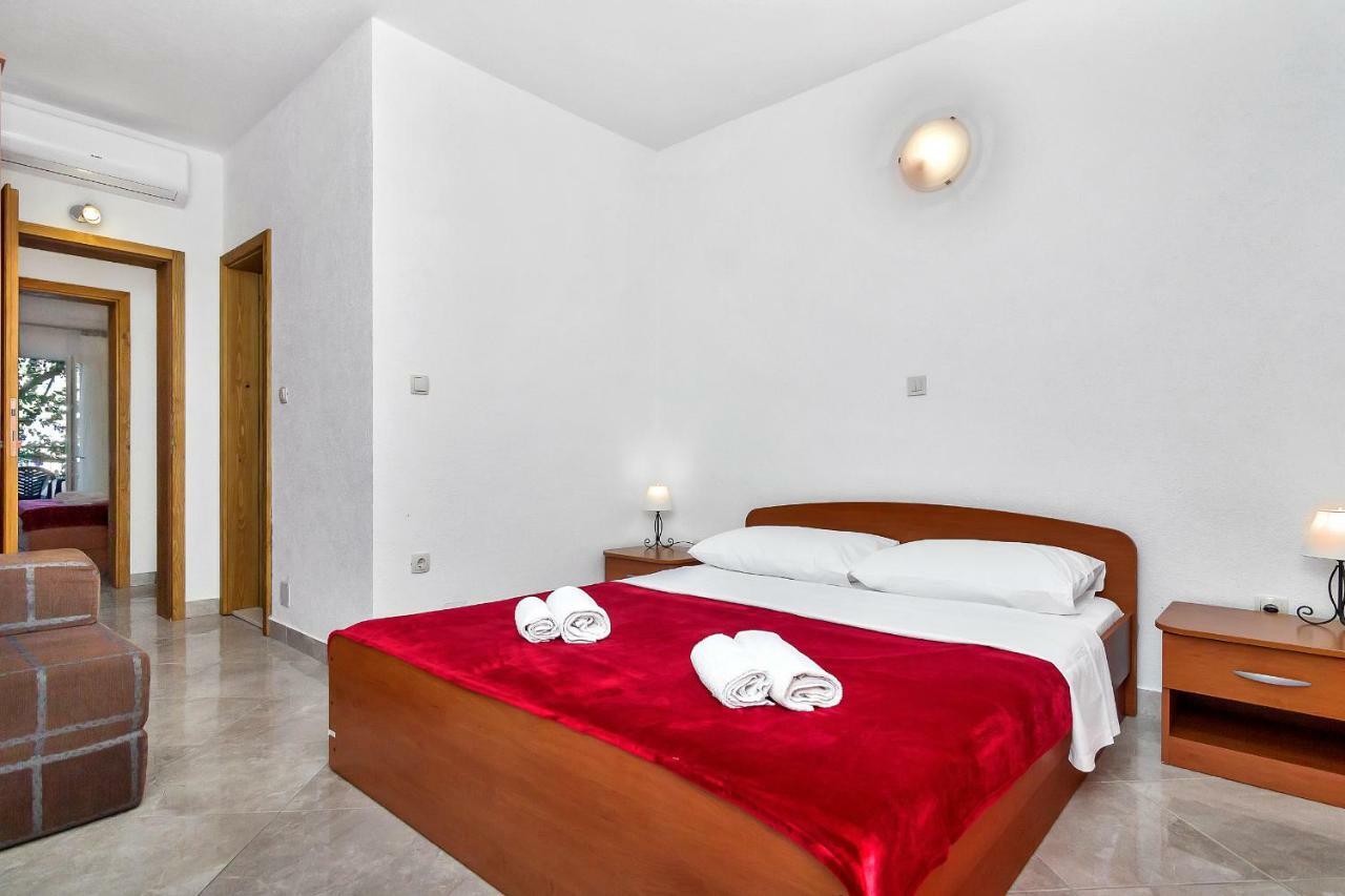 Apartmani Nikola Zastražišće المظهر الخارجي الصورة